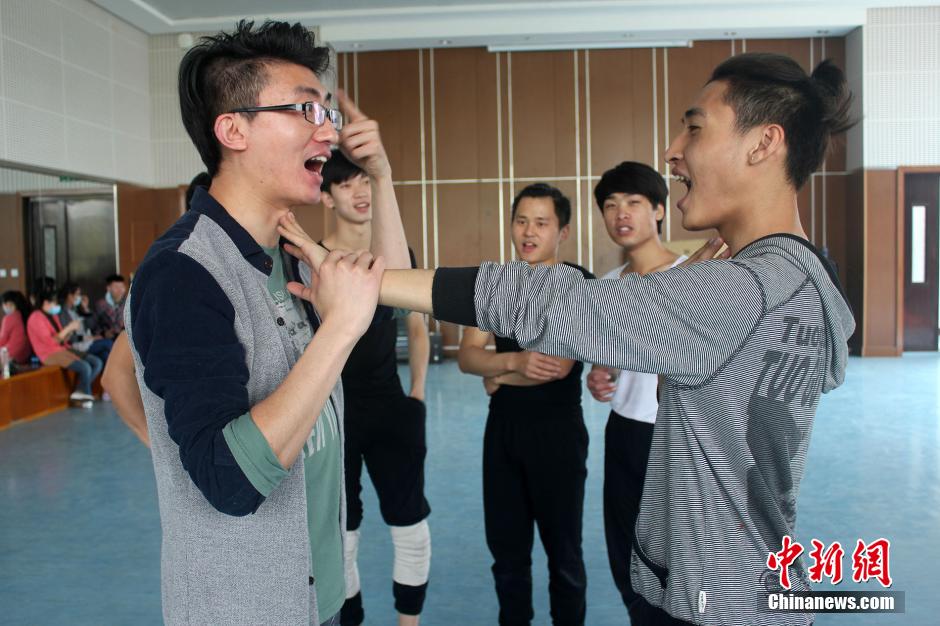 聋哑人大学生，挑战与机遇并存的时代探索