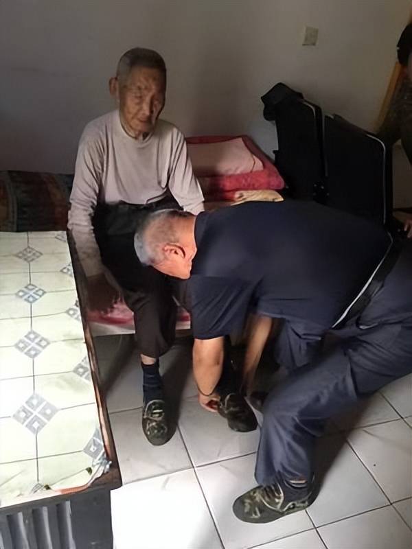 帮儿子还债的老人的辛酸与坚韧