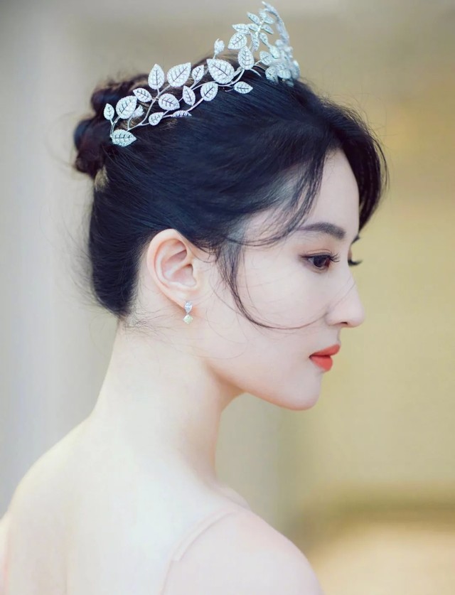 刘亦菲皮肤状态，完美无瑕的肌肤背后的秘密
