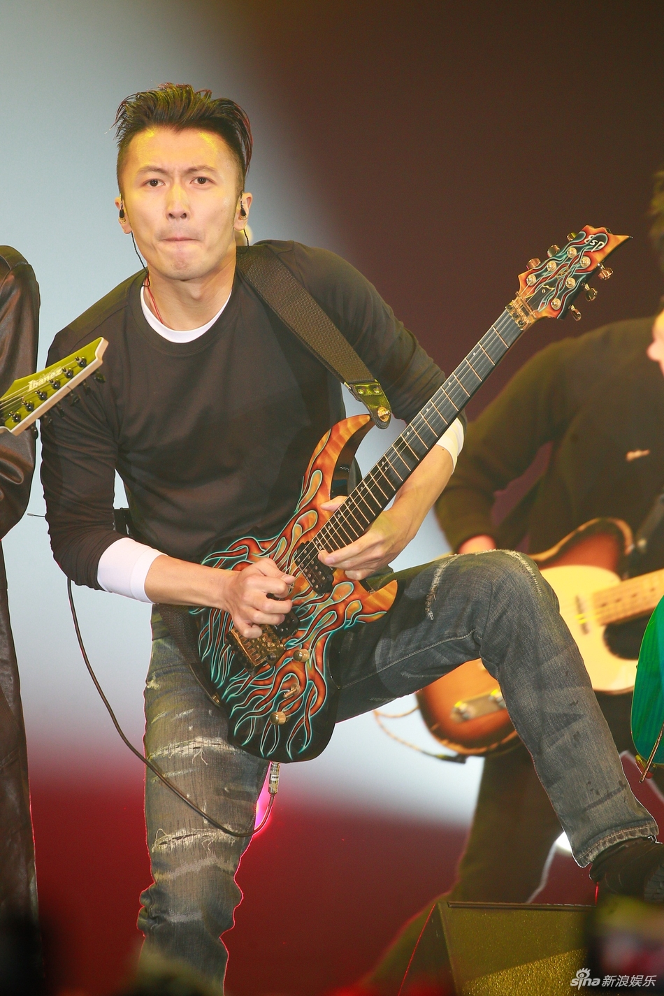 谢霆锋演唱会深情演绎，与王菲定情曲中的情感涟漪