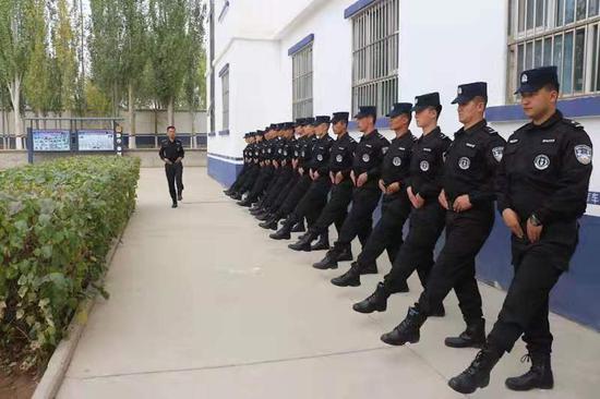 媒体评新疆救人女辅警破格晋升——英雄之举，时代之光