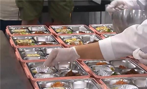 韩国残运会盒饭只有泡菜小菜引发众怒，反思与启示