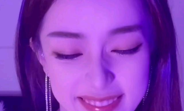 网红迅猛龙特蕾莎考上复旦，逆袭之路与无限可能