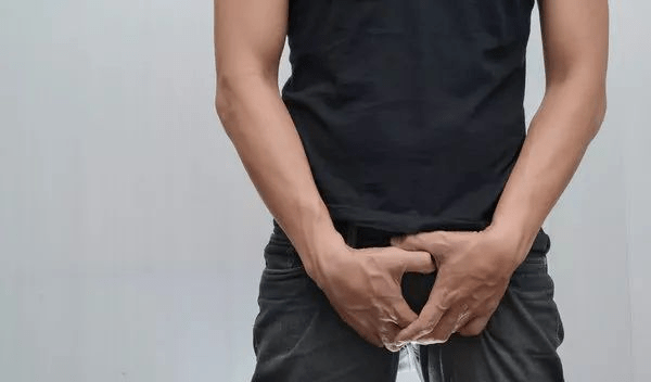 男生憋尿膀胱会炸吗？解析憋尿与膀胱健康关系