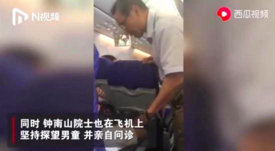 误航班舱内等8小时，一场意料之外的经历
