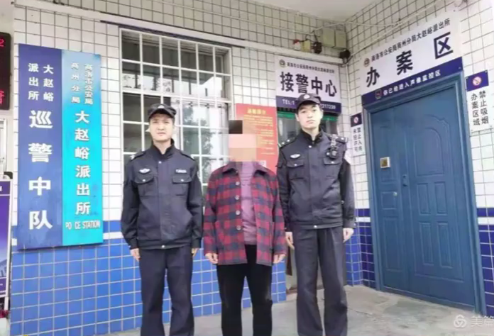 聚焦事件，70岁大妈每日爬楼偷快递背后的故事与思考