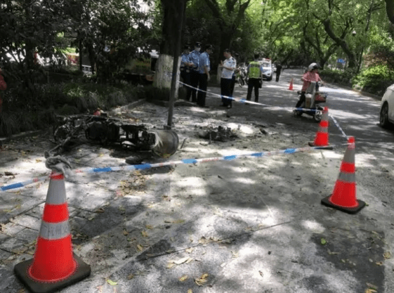 电瓶车起火夫妻烧伤事件深度解析