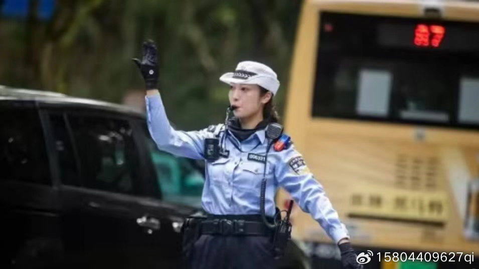 深圳兔子警官爆火出圈，网络热潮背后的故事