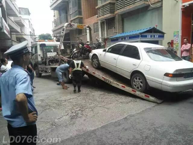 路边的僵尸车可以拿走吗？违法吗？