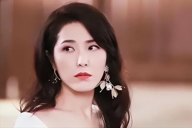 曾黎曾黎，探索多元魅力的无限可能