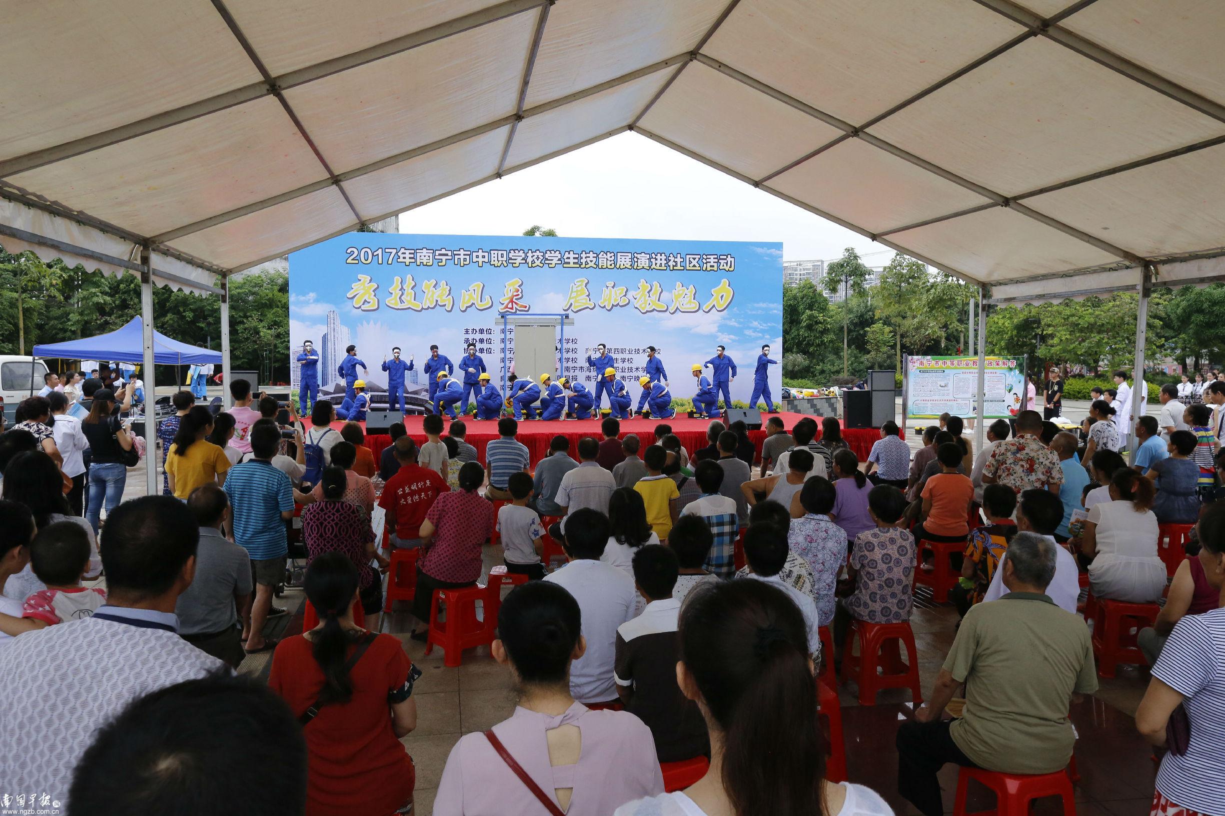 电梯内恐吓幼童的面具女已道歉——反思与启示