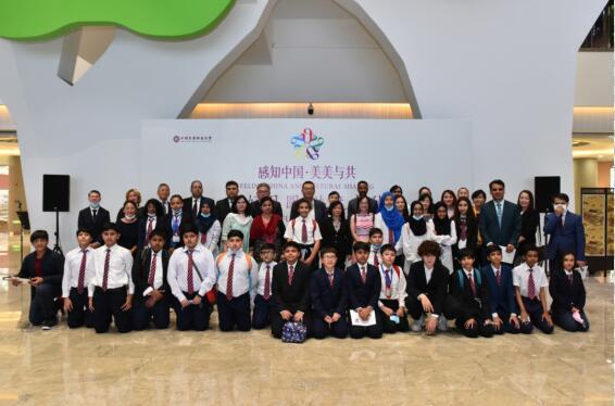 新加坡前外交官在澡堂偷拍男学生事件深度解析