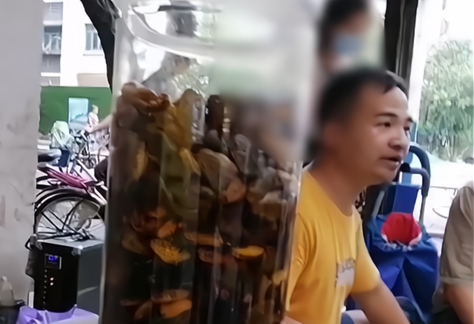 男子冰糖当毒品卖，十年逆袭成网红之路