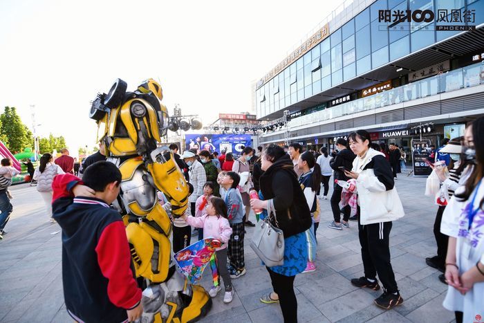 五一假期消费市场热度持续攀升，一场全民参与的狂欢购物节