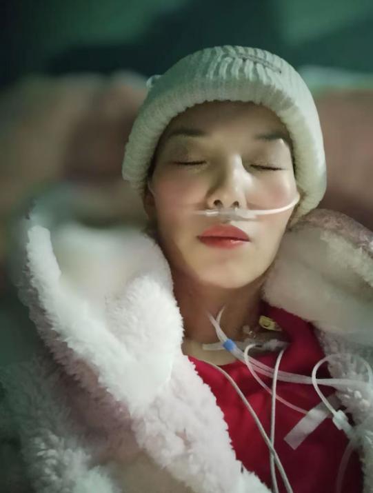 抗癌英雄，等待女儿放学归来的温暖告别