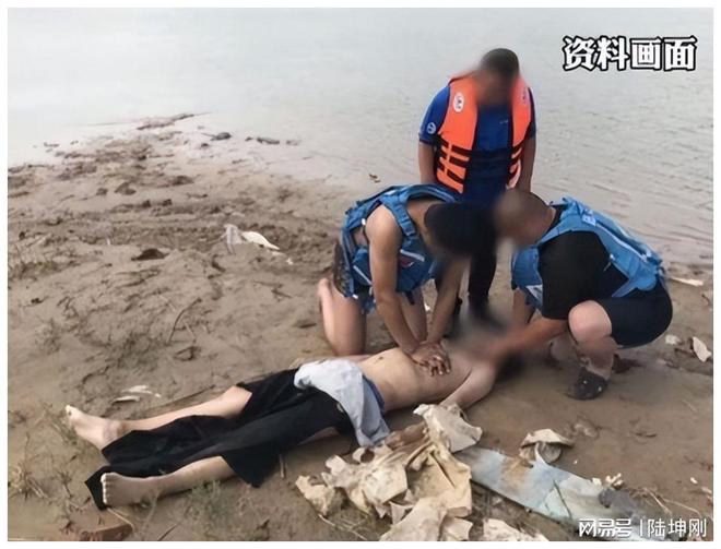 白鹿一拖三，拯救三位落水男士