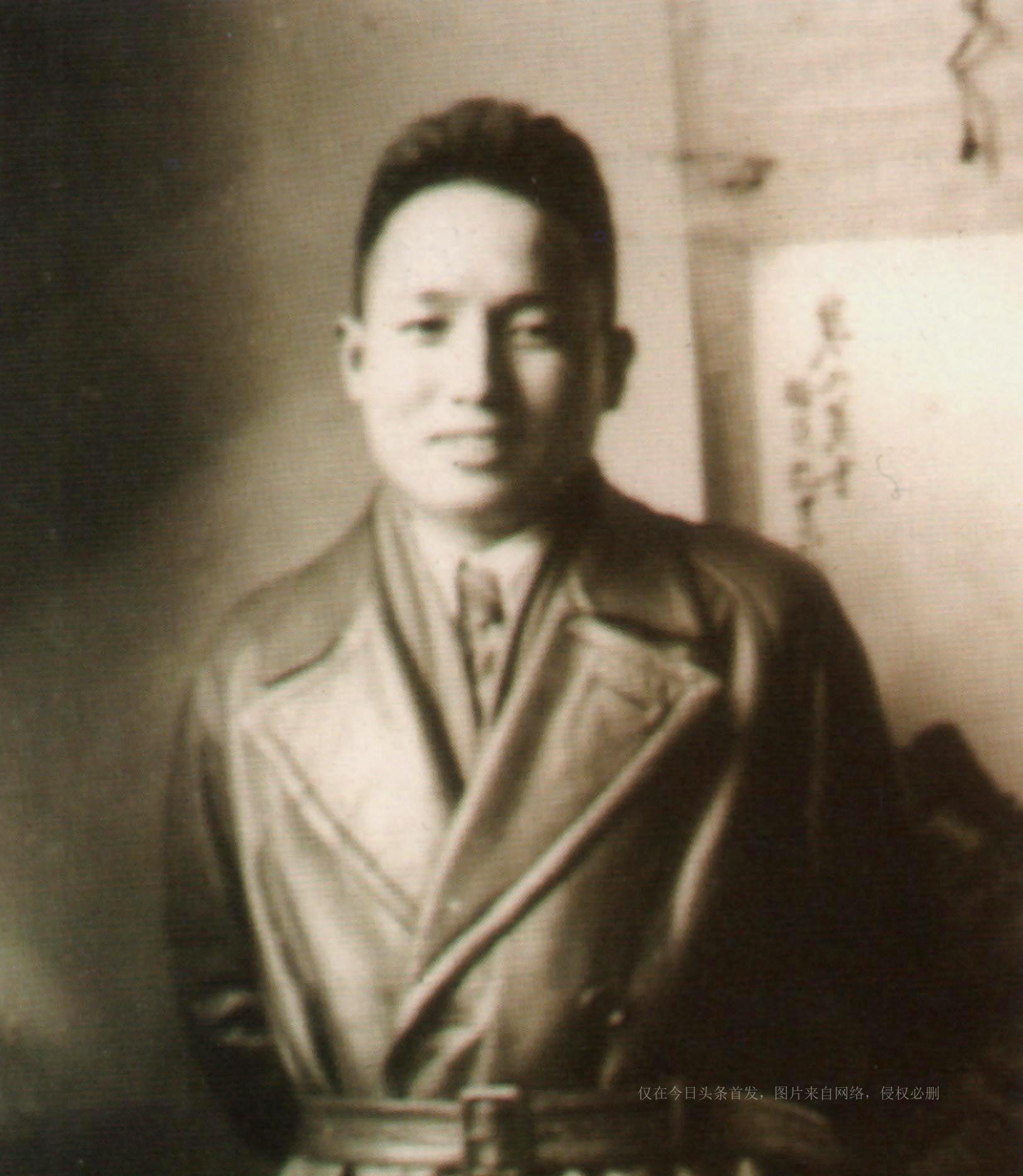 西安雷雨交加出现超大闪电，震撼人心