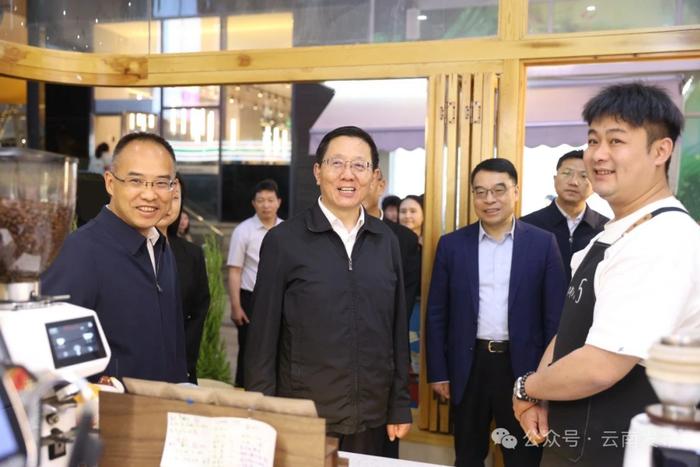 省长夜访，走进一家独特的咖啡店