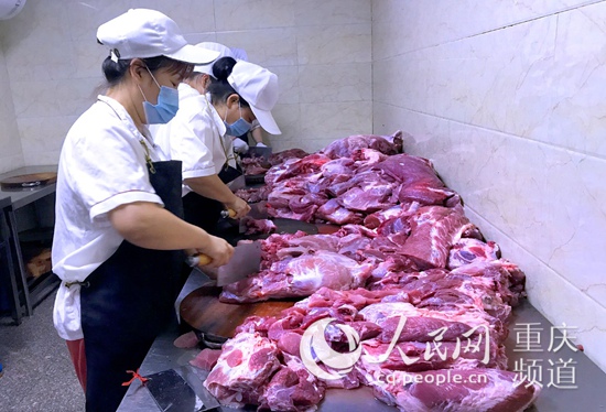 荣昌政府食堂的猪肉盛宴，游客的味蕾狂欢
