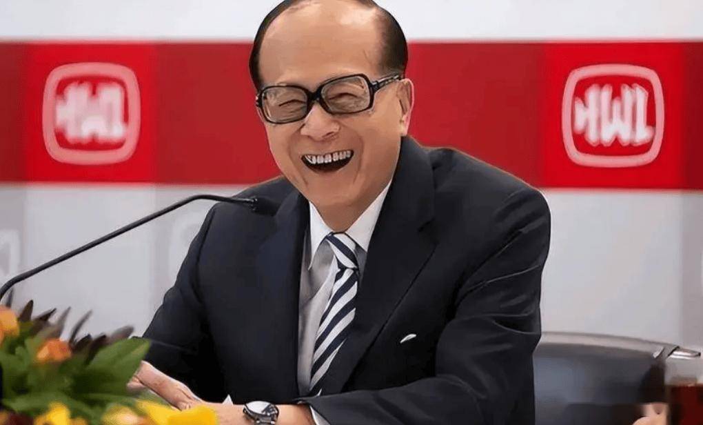 96岁李嘉诚终于现身，商海传奇的继续闪耀