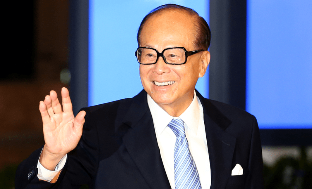 96岁李嘉诚终于现身，商海传奇的继续闪耀
