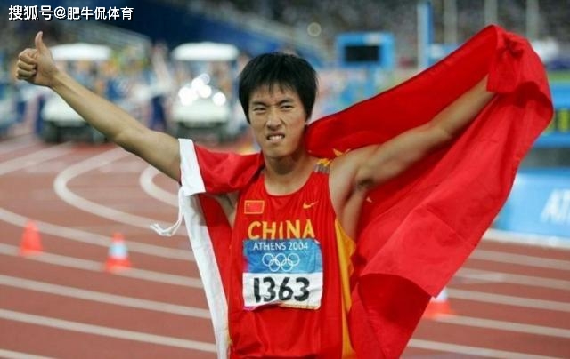 刘翔破世界纪录，12秒88的震撼瞬间