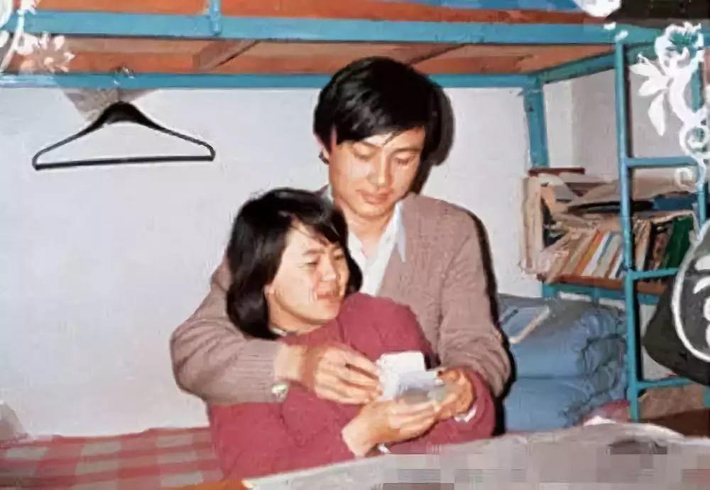 金龟子一家三口近照，见证自然之美的温馨瞬间