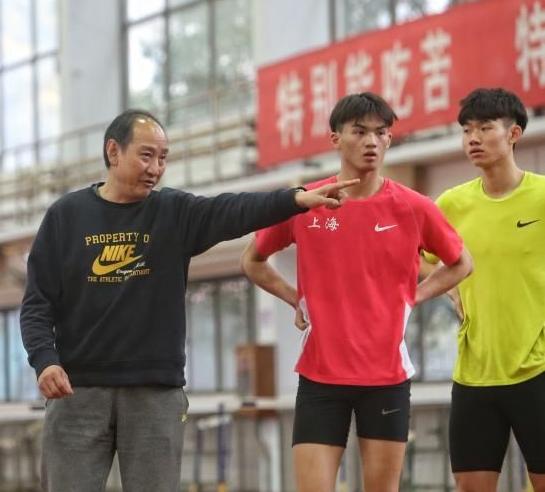 刘翔打破世界纪录的视频，重温辉煌瞬间，激发无限激情