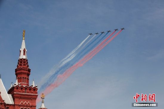 红场阅兵空中彩排现俄国旗三色彩烟——震撼的阅兵瞬间