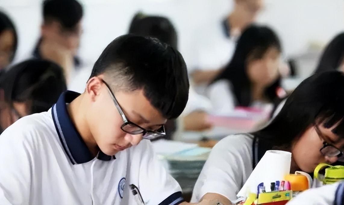 关于高中没有双休日是否违法的探讨