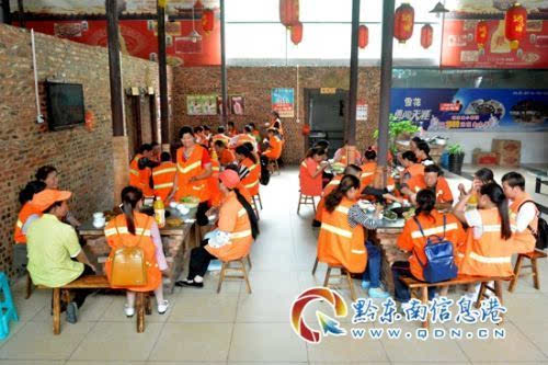 荣昌请环卫园林工人到机关食堂吃饭的费用探究