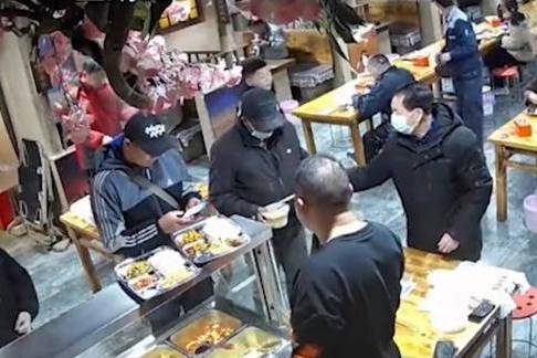 荣昌请环卫园林工人到机关食堂吃饭的费用探究