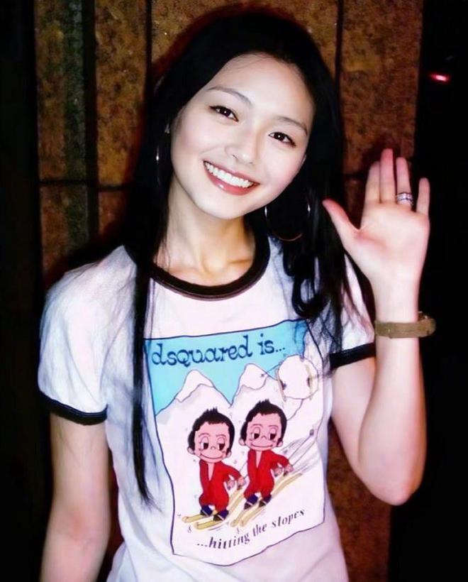 小S首发长文缅怀大S，永恒的姐妹情深，牵手照见证不朽的友谊