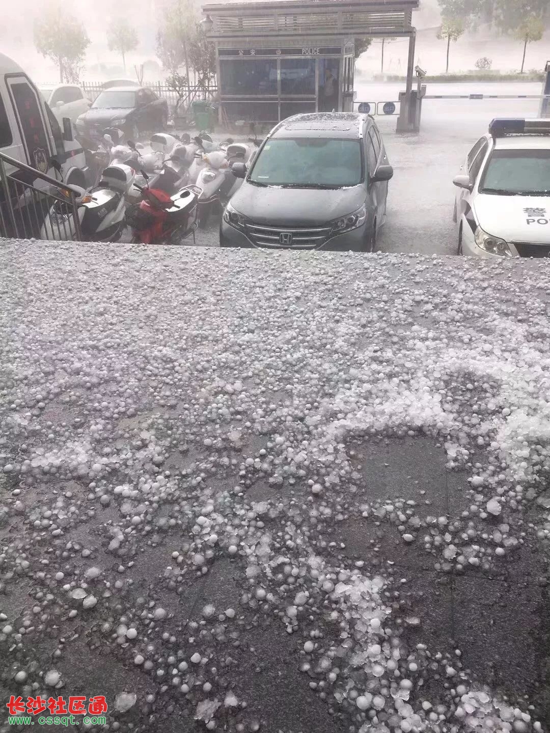 西安冰雹致百车被砸，灾难现场与应对之策