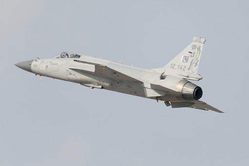 中巴枭龙战机，空中雄鹰展翅高飞