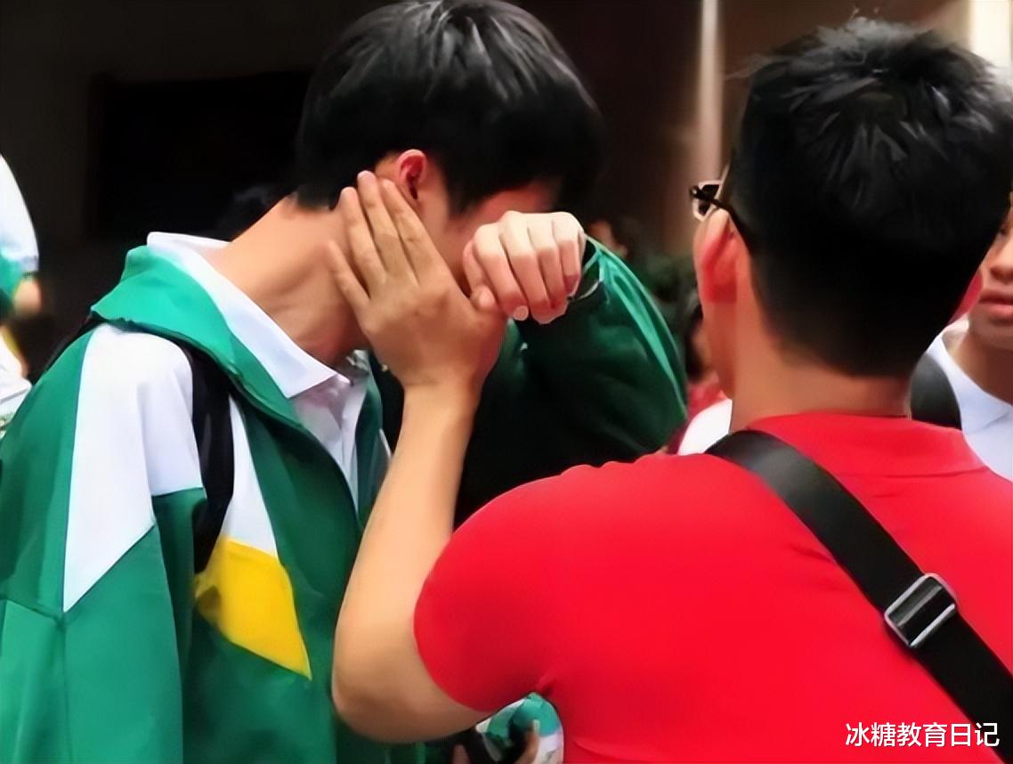 山东救人小伙收到补考通知激动哽咽，背后的故事令人动容