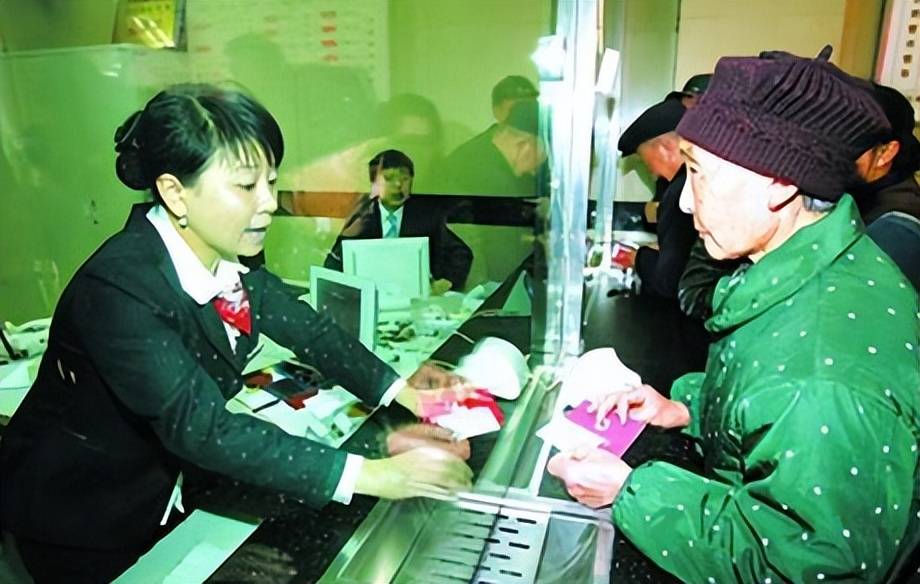 老人存钱在银行病故后怎样取钱？全面解析流程与注意事项