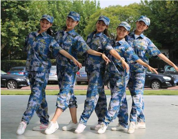 被两百万网友严选的新生军训服，时尚与实用的完美结合