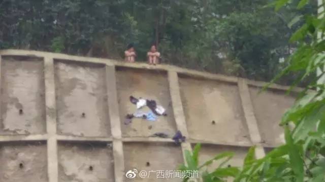 福建女学生爬栏杆，勇气与冒险的背后故事