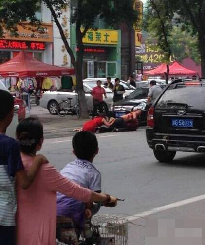 上海男子当街砍人事件深度解析