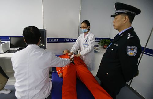 女生考公安进体检被曝曾发极端言论，引发社会热议
