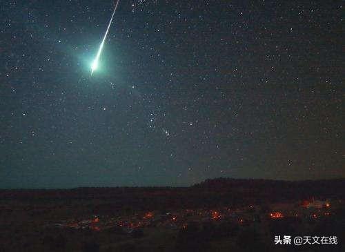 广东上空现火流星，夜空中的绚烂奇迹