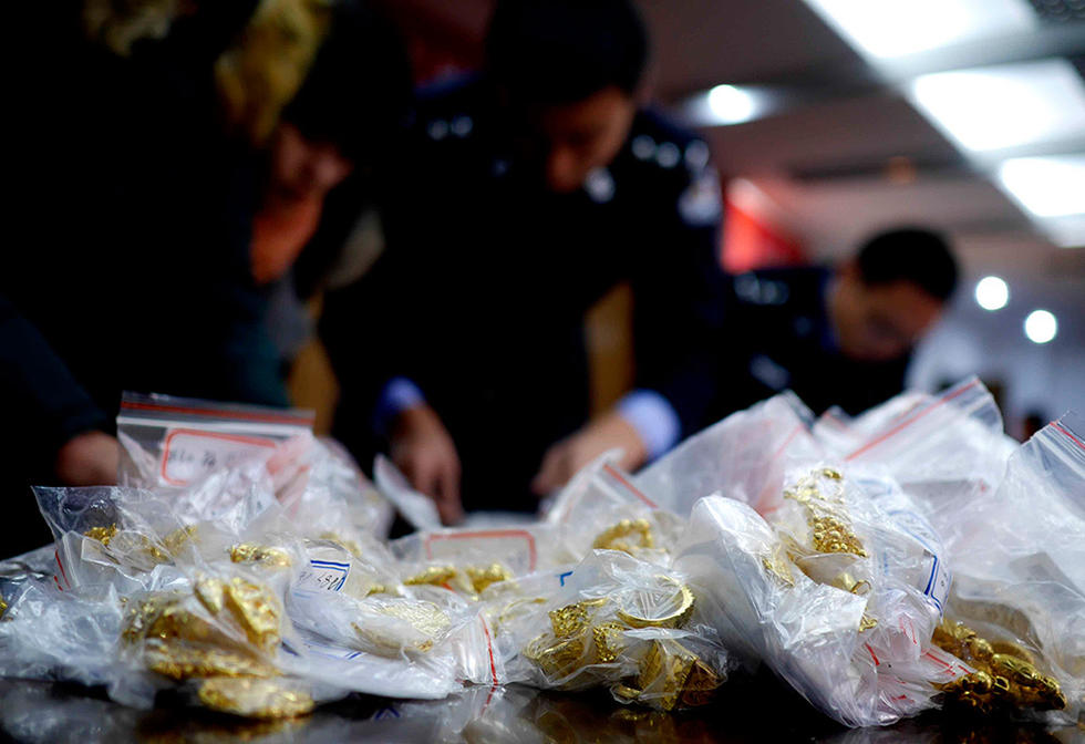 黄金当垃圾扔了警察管吗？揭秘背后的真相与应对之策