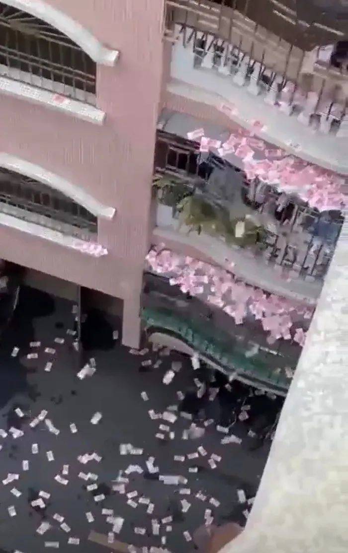 有人高空撒下千万现金？警方回应