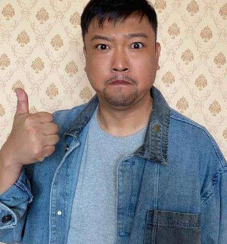 演员贾冰减肥成功瘦到脱相，励志故事与启示