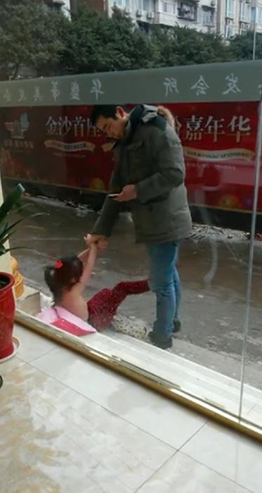 揭秘女童被拖进小巷男子动机的背后真相