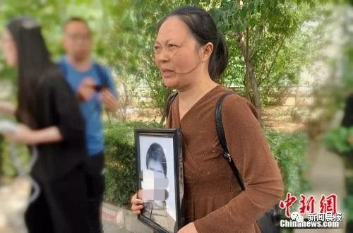 男生带妈妈遗照高考背后的故事