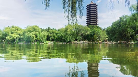 北京大学未名湖，探寻中国顶级学府湖泊的奥秘与魅力