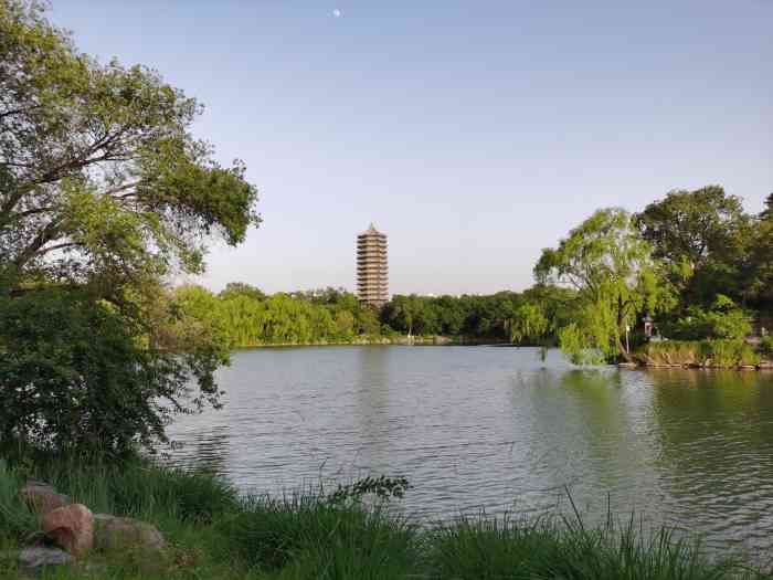 北京大学未名湖，探寻中国顶级学府湖泊的奥秘与魅力