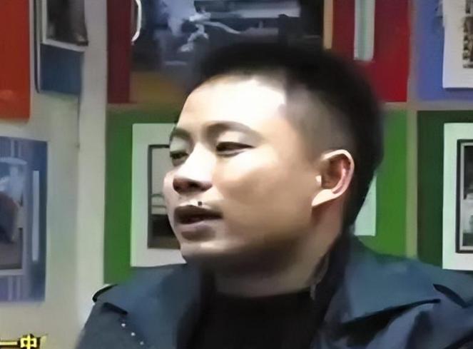 关于老师让学生一字排开跪地写检讨事件的深度探讨